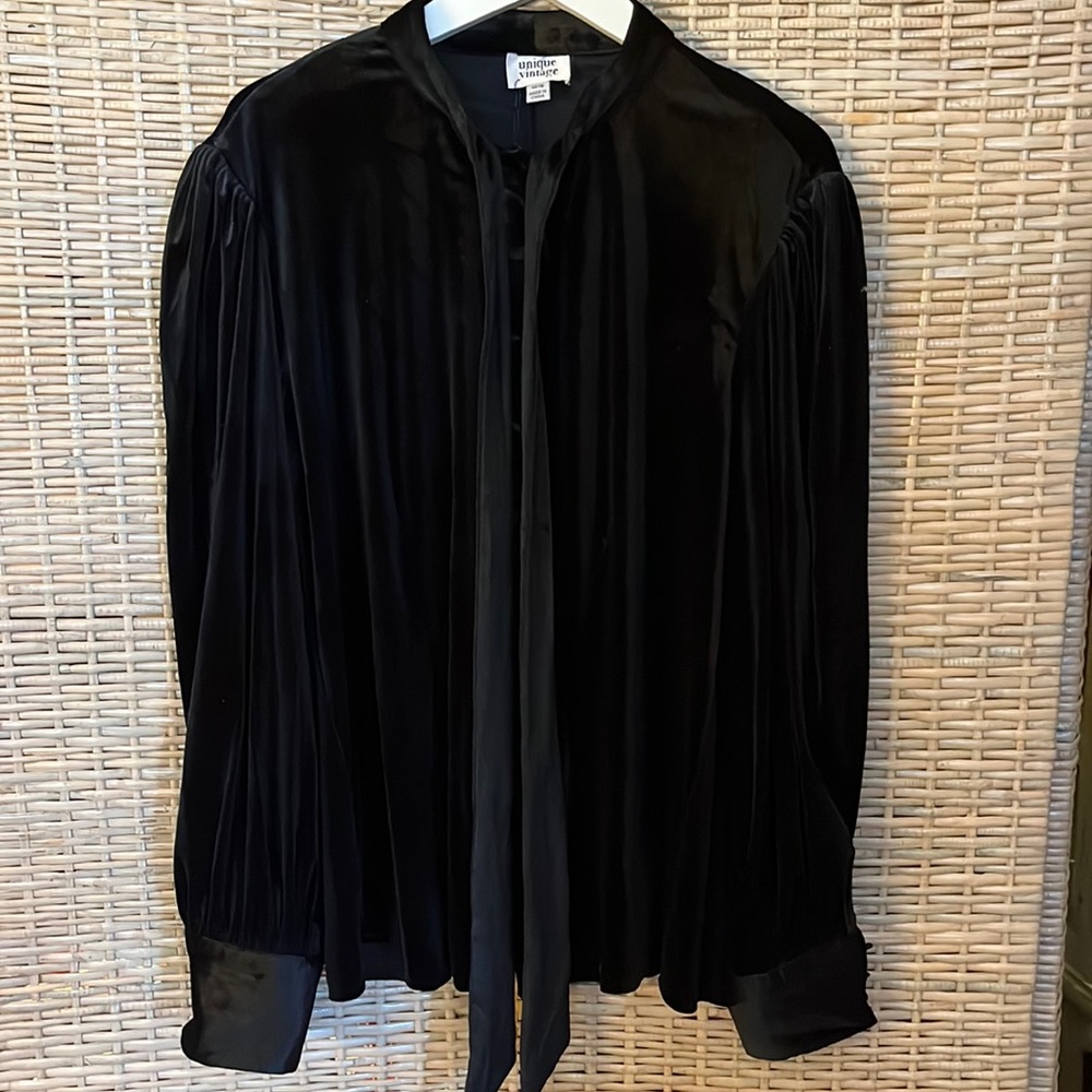 Unique Vintage 1X stretch Velvet tie shirt NWB